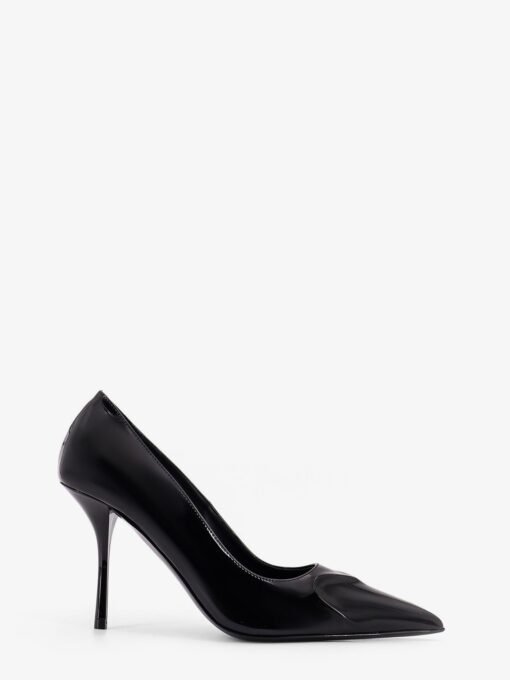 Patent leather decolleté