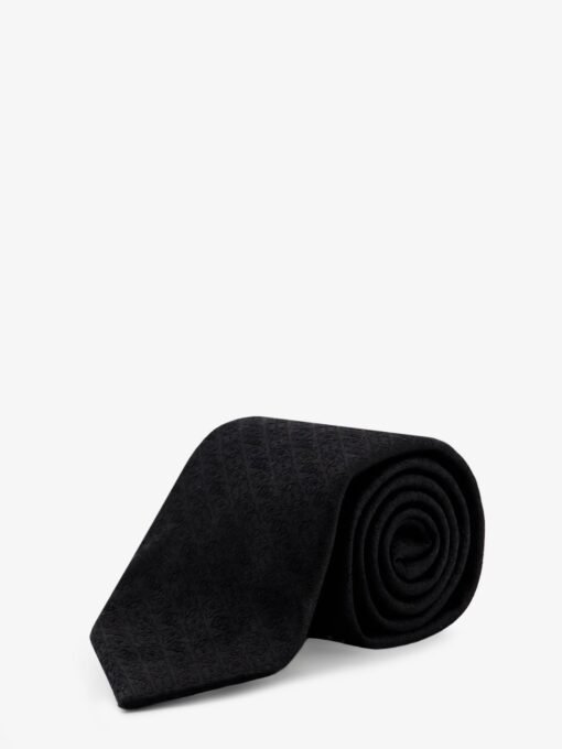 Silk tie
